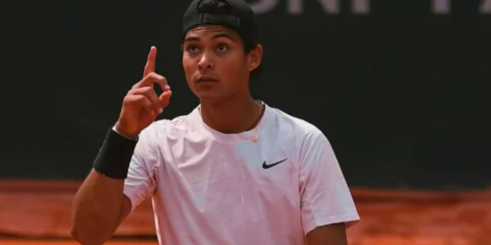 Guto Miguel se torna 1º brasileiro campeão juvenil em Roland Garros 18