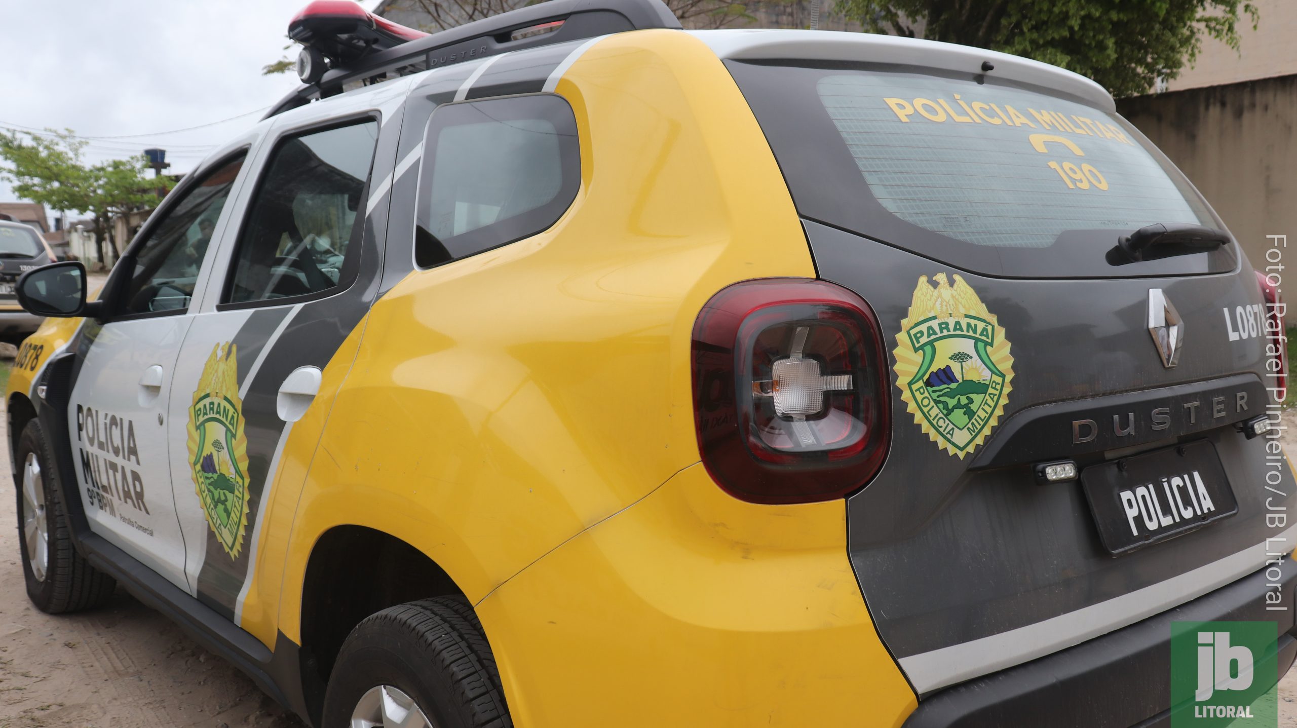 Homem é preso após chutar cão da família e ameaçar mãe e irmão em Paranaguá 12