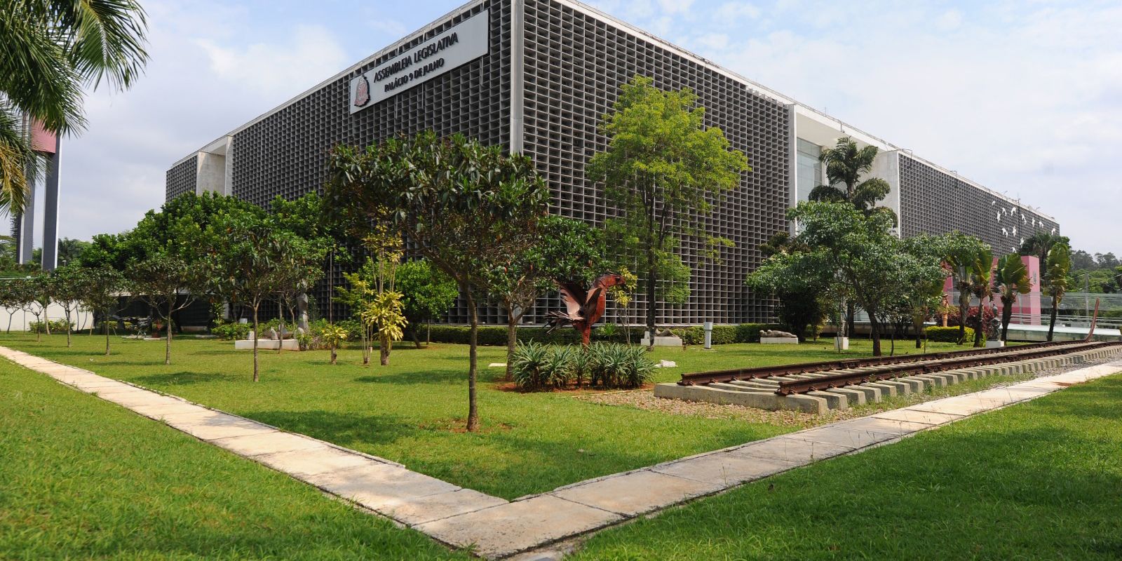 Mais de 70 mulheres tiveram mandatos cassados em 10 anos no país 19