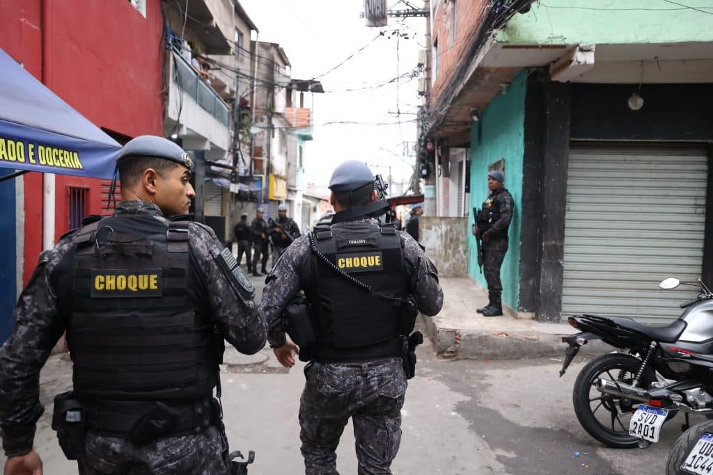 PM remove lombadas irregulares instaladas por criminosos em Paraisópolis 12