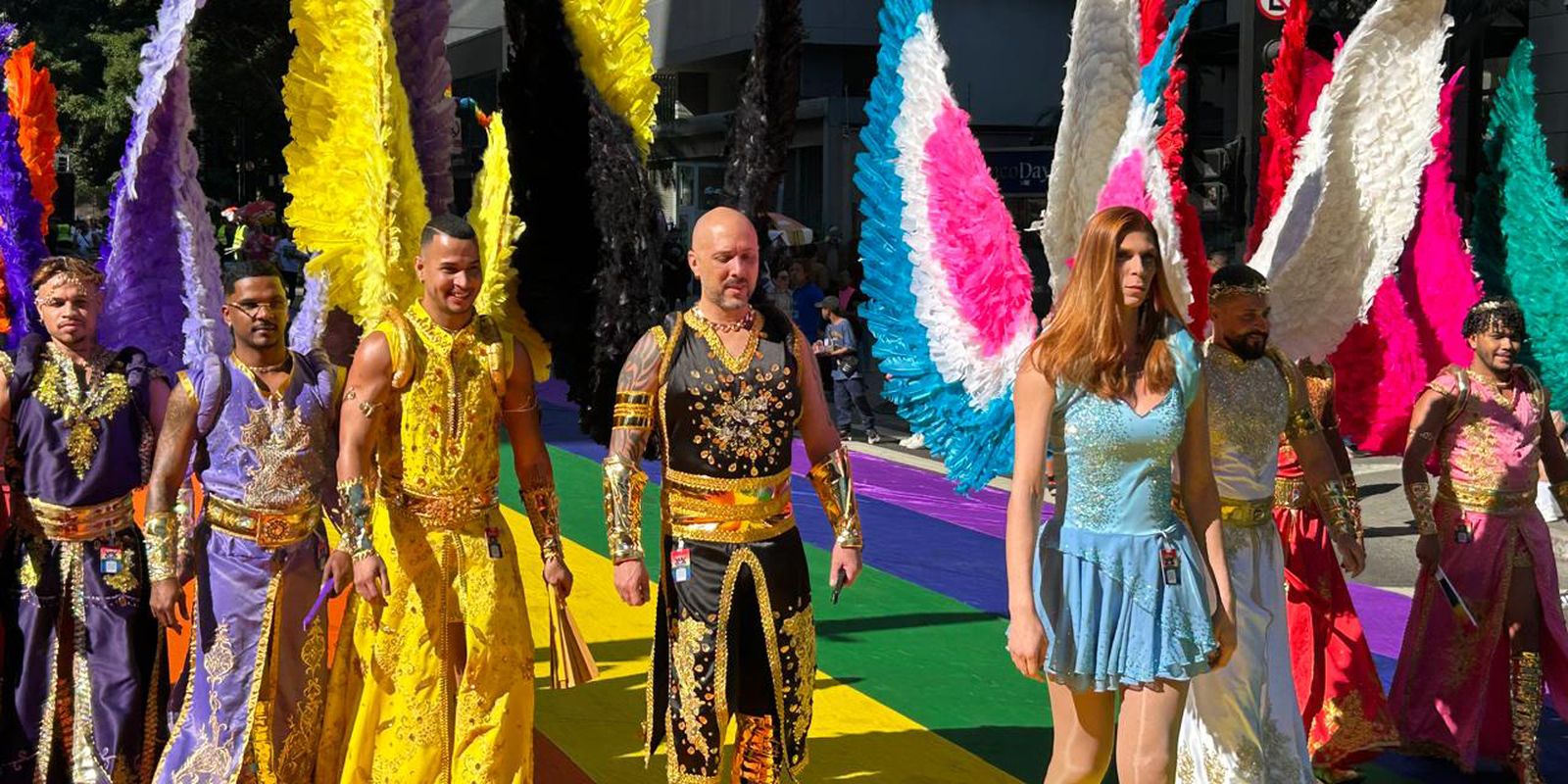 Parada do Orgulho LGBT+ leva cores e vibração à Avenida Paulista 20