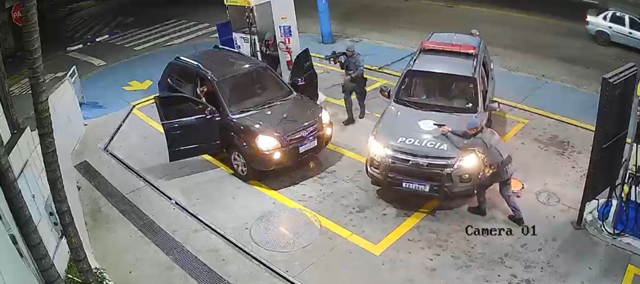 Polícia prende dupla e resgata homem mantido refém dentro de carro 15