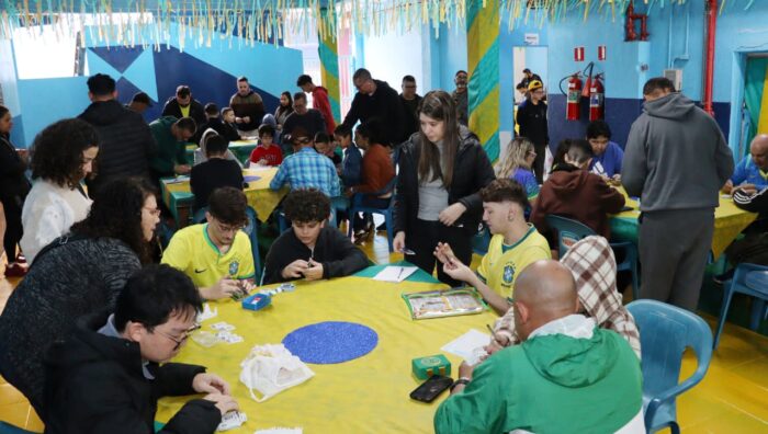 Portelão reúne mais de 120 pessoas em evento de troca de figurinhas