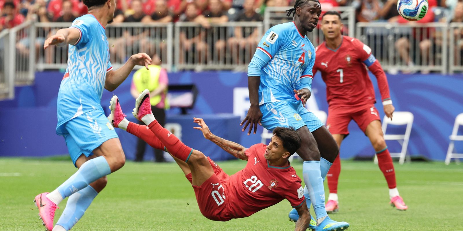 Portugal e RD Congo empatam; congoleses marcam primeiro gol em Copas 11