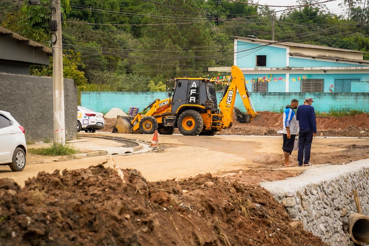 Prefeitura de Ferraz realiza ampla obra de revitalização do córrego no Jardim das Flores 9