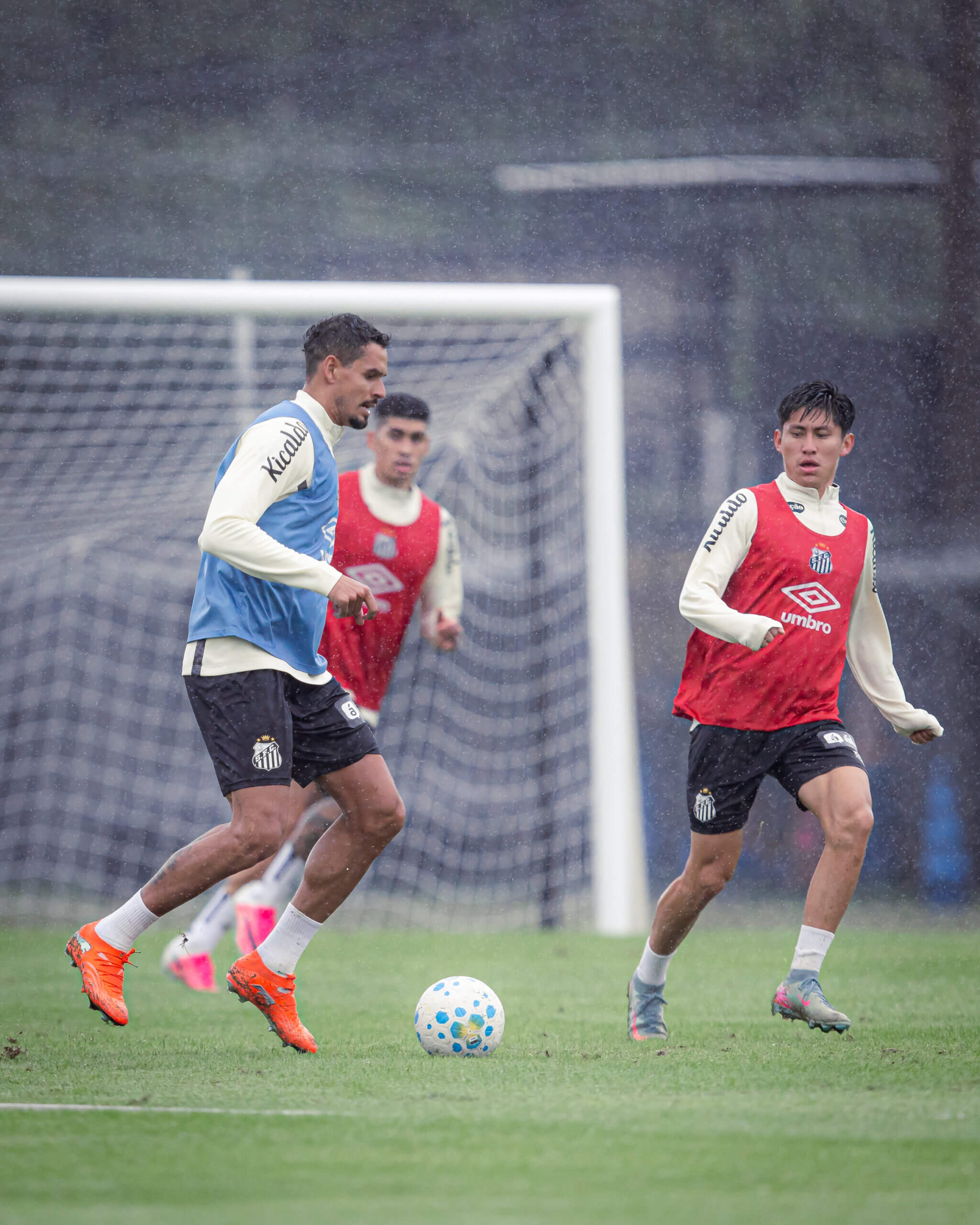 Santos FC treina em dois períodos e aprimora parte física em intertemporada no CT Rei Pelé 9