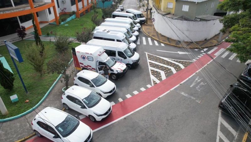 Prefeitura de Ferraz amplia transporte sanitário com entrega de novas vans e reforço na frota da Saúde 1