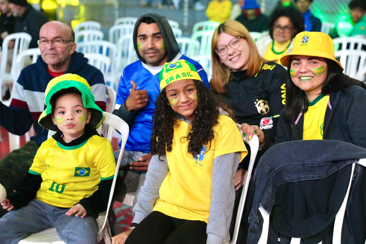 Ferraz reúne 2 mil pessoas para transmissão da Copa do Mundo 2026 no Ginásio Marcílio Guerra 2 Ferraz reúne 2 mil pessoas para transmissão da Copa do Mundo 2026 no Ginásio Marcílio Guerra 1