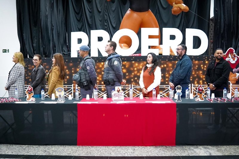 Mais de 600 estudantes participam da formatura do Proerd em Ferraz de Vasconcelos 11
