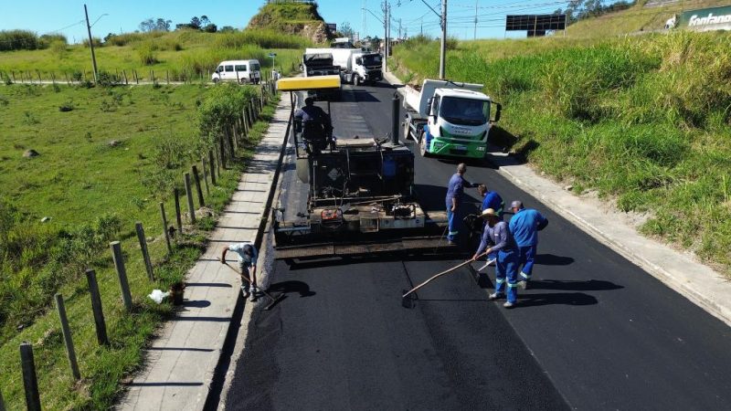 Guararema realiza pavimentação da rua José Beraldo no bairro Parateí 3