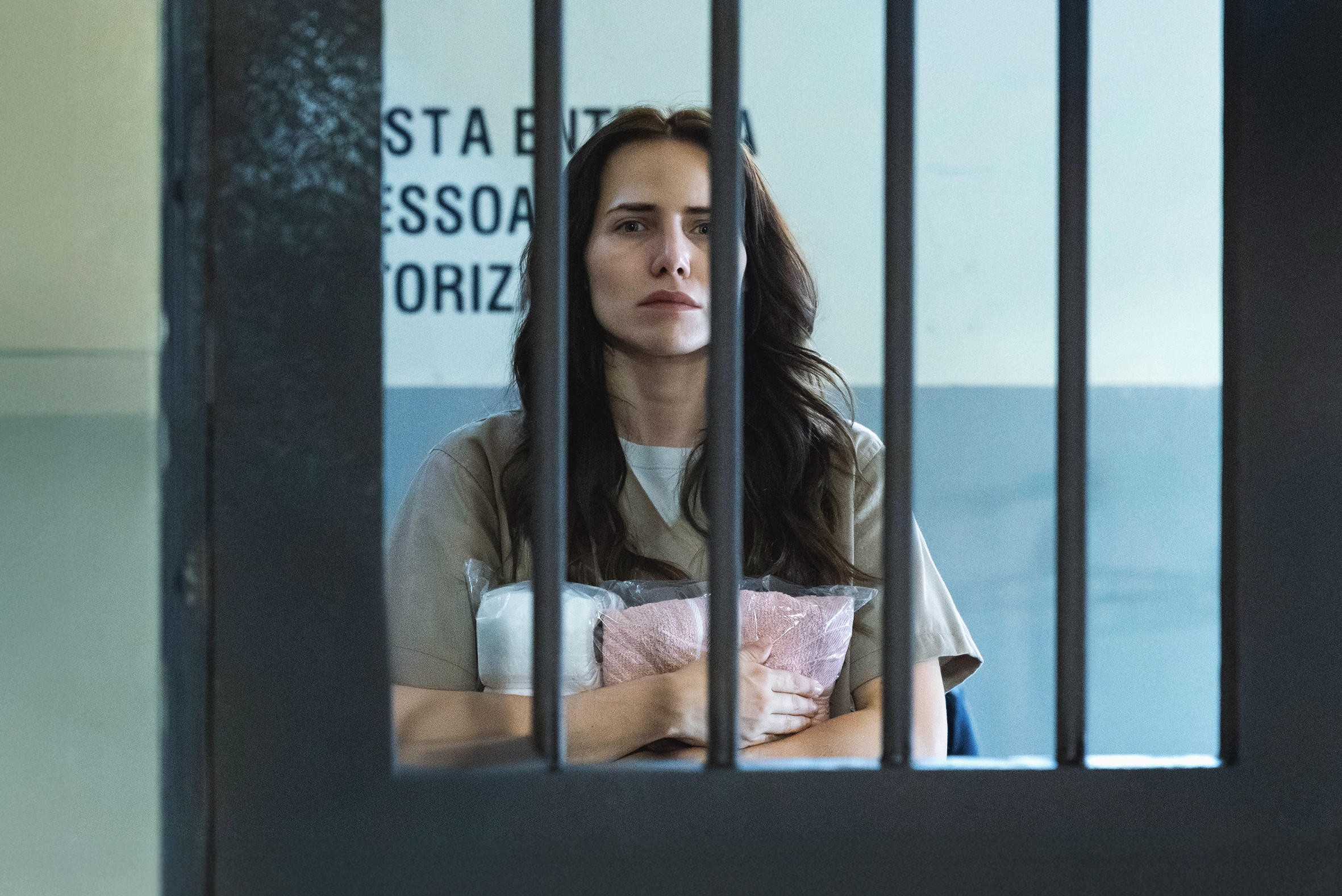 ‘Quem ama cuida’: Adriana é presa após armação de Pilar 8