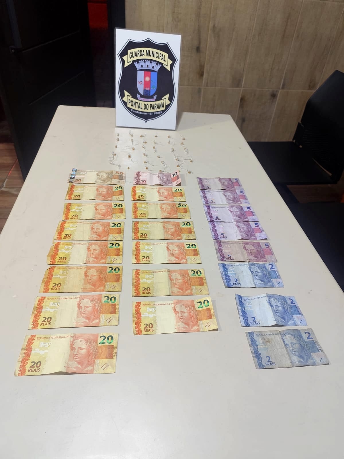 Ação da Guarda Municipal resulta na prisão de jovem por tráfico de drogas em Pontal do Paraná 11