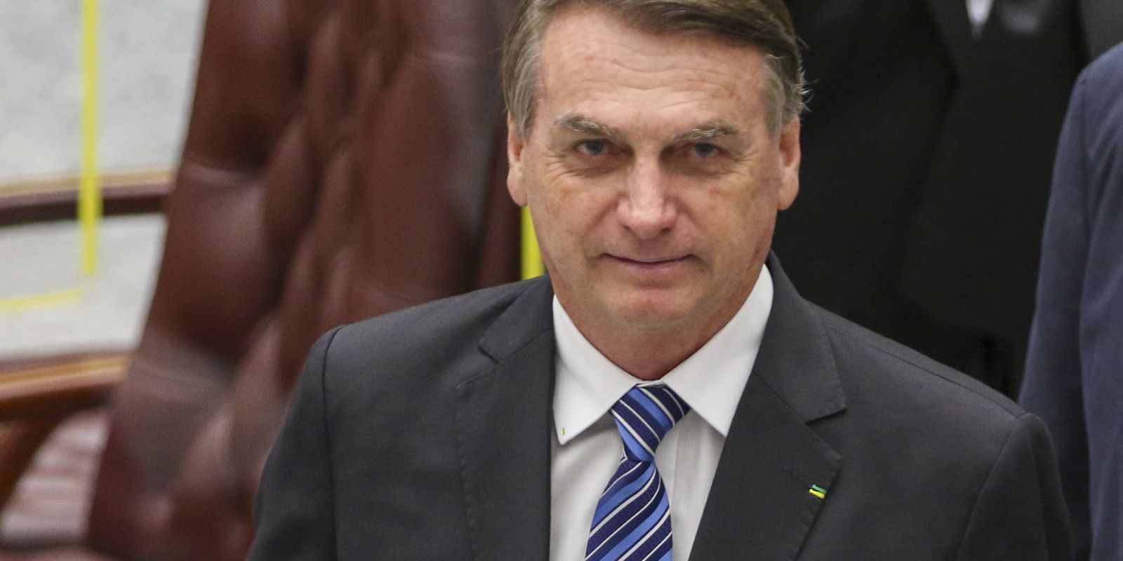 Alexandre de Moraes decide manter Bolsonaro em prisão domiciliar 11