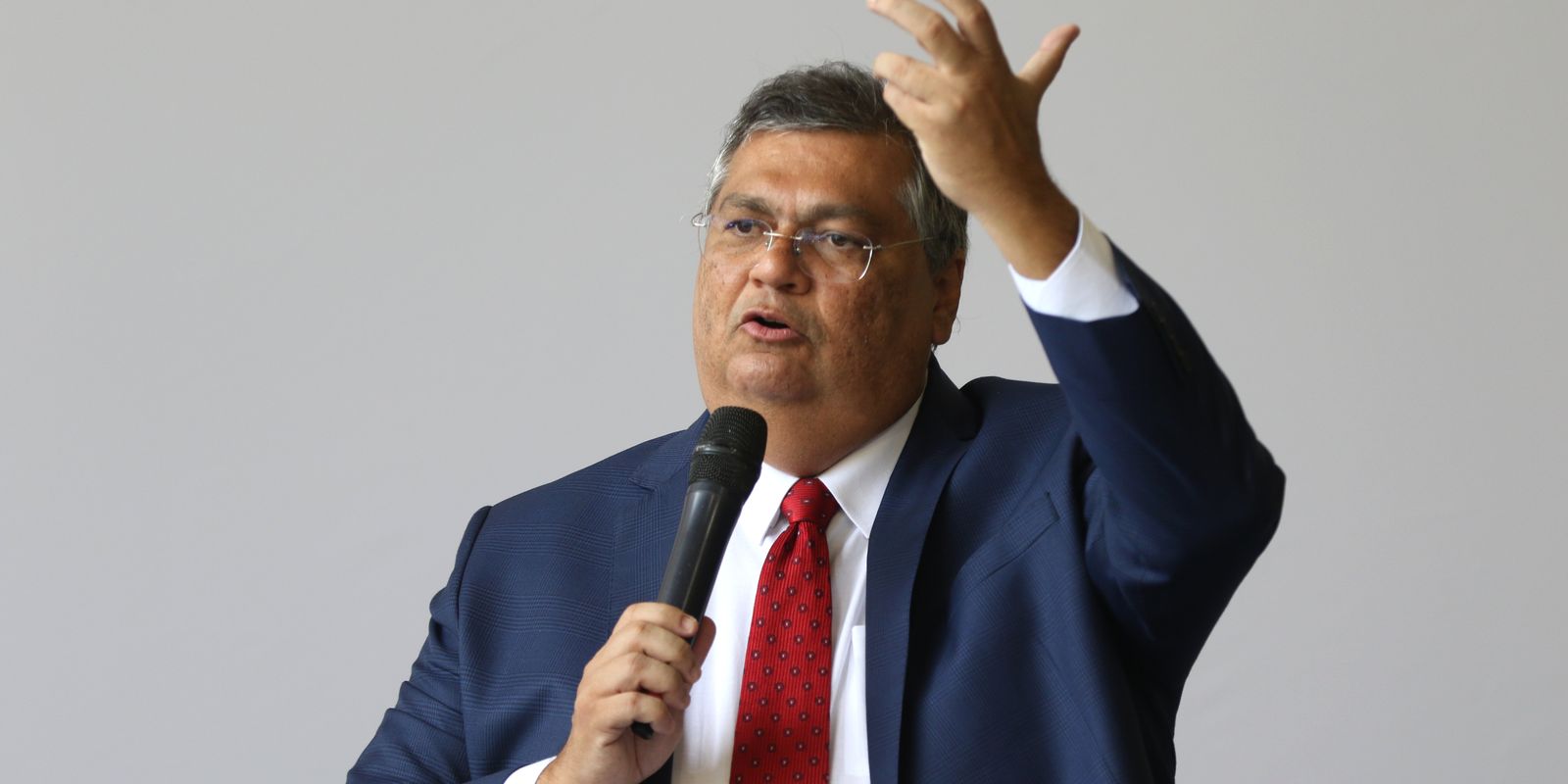 Dino bloqueia R$ 119 milhões de Valdemar por suspeitas em emendas 3