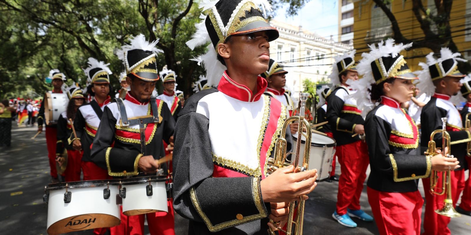 Fanfarras são tradição em desfiles em memória da Independência Baiana 13