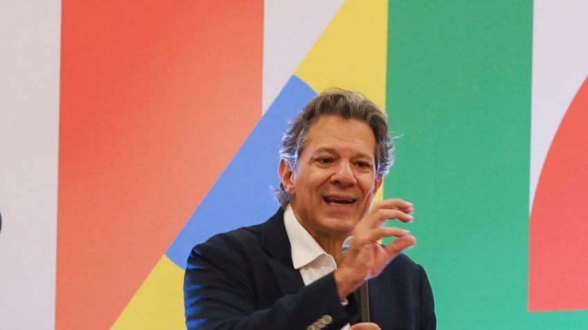 Haddad diz que vai retomar uso de câmeras corporais da PM em tempo contínuo