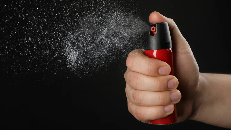 Mulheres podem comprar e usar spray de pimenta para defesa pessoal 1