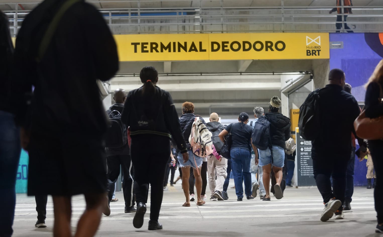 'Não consegui nada': passageiros seguem no sufoco no terceiro dia de greve dos ônibus no Rio 5
