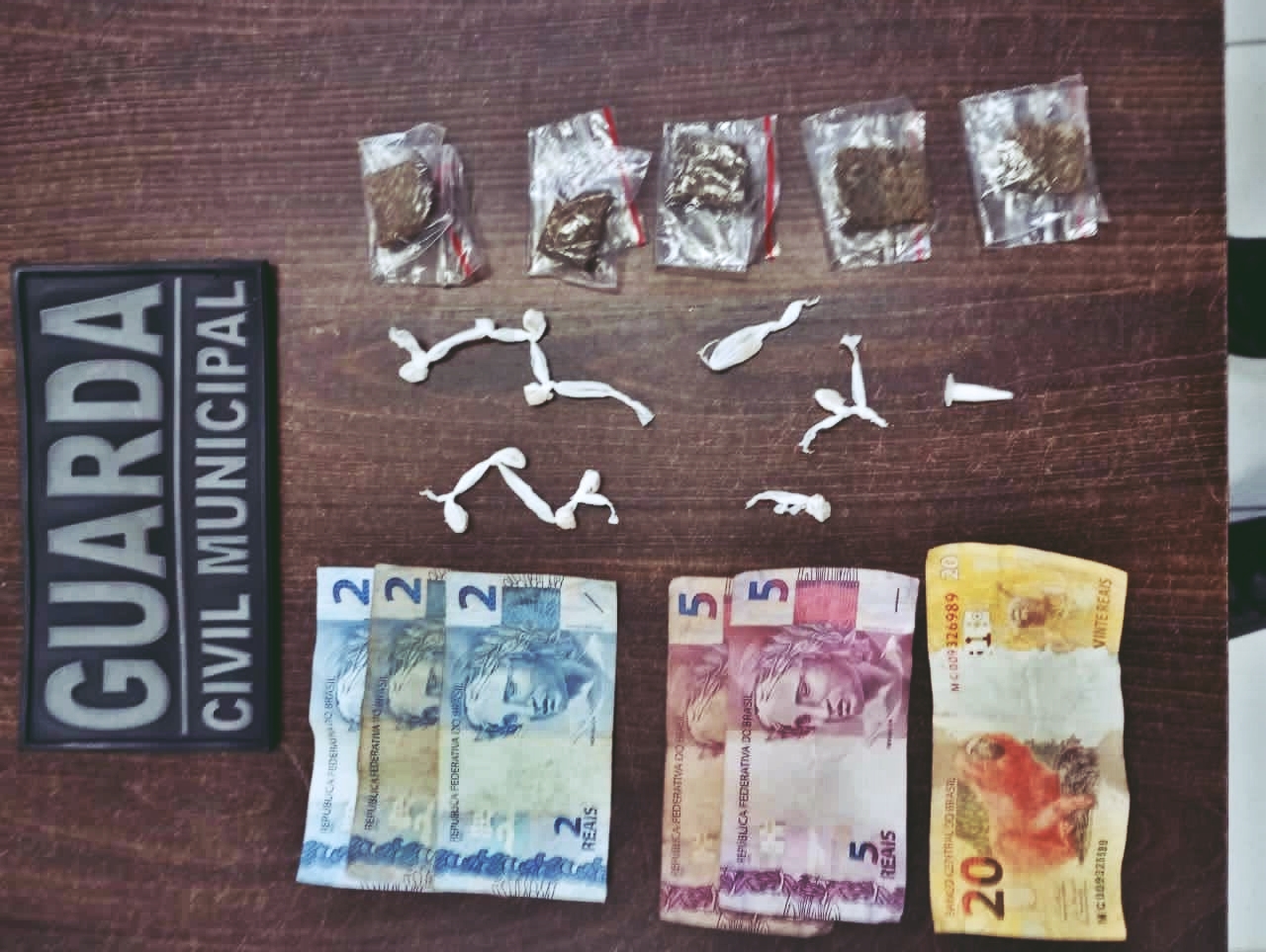 Patrulhamento perto de escolas resulta em prisão por tráfico de drogas em Matinhos 6