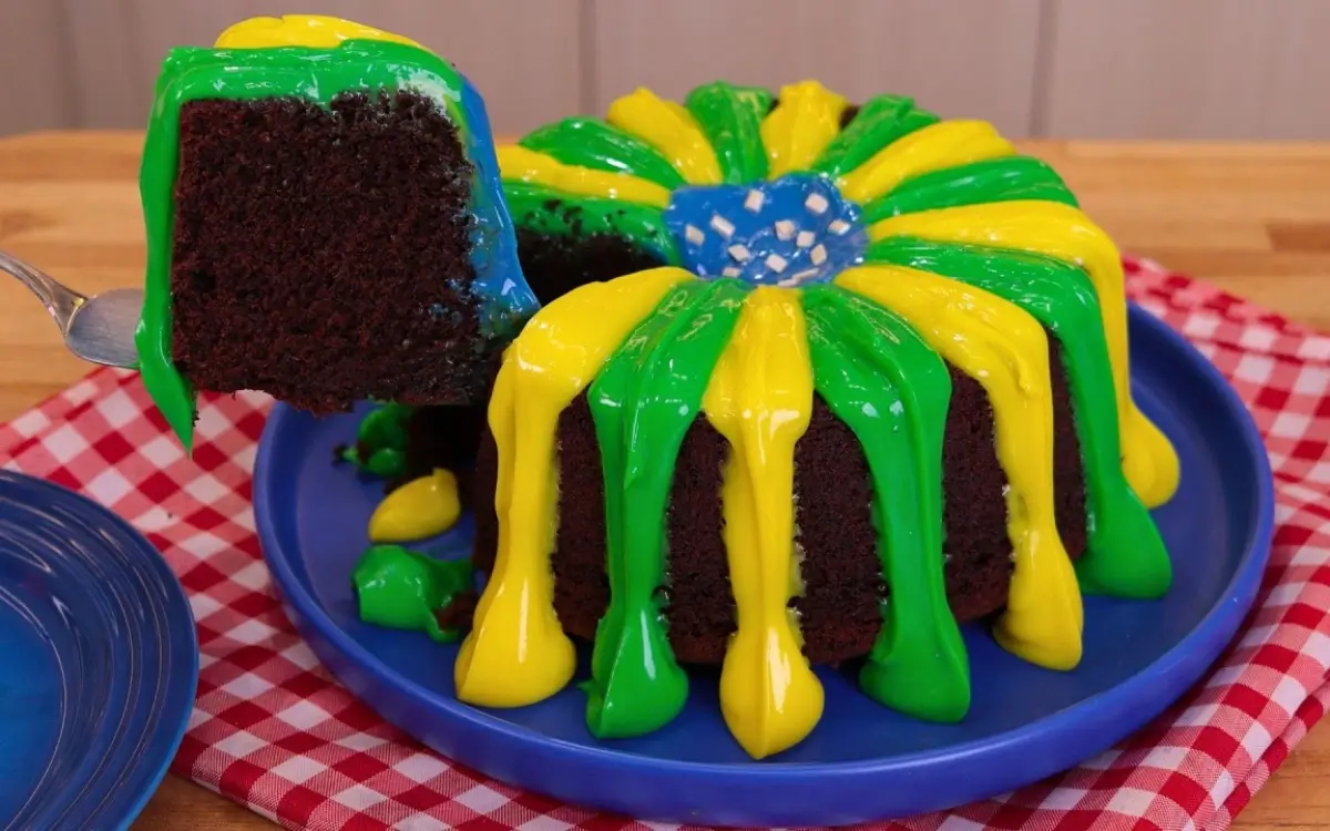 Receita de Bolo de Chocolate com Cobertura da Copa 9