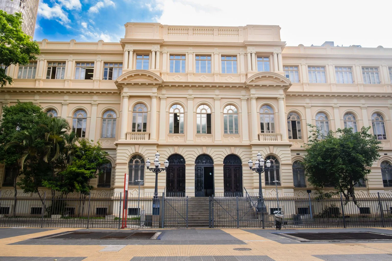 SP abre inscrições para pós-graduação voltada a servidores da Secretaria da Educação