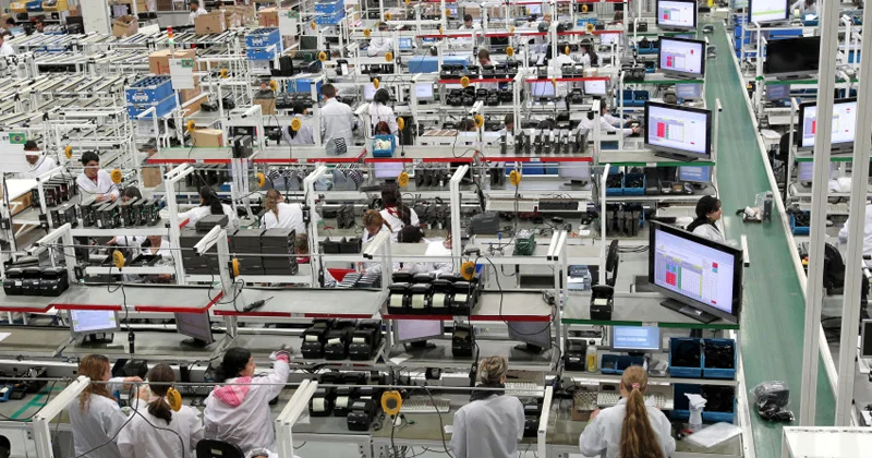 Setor de indústria concentra as vagas na capital nesta segunda-feira (27)