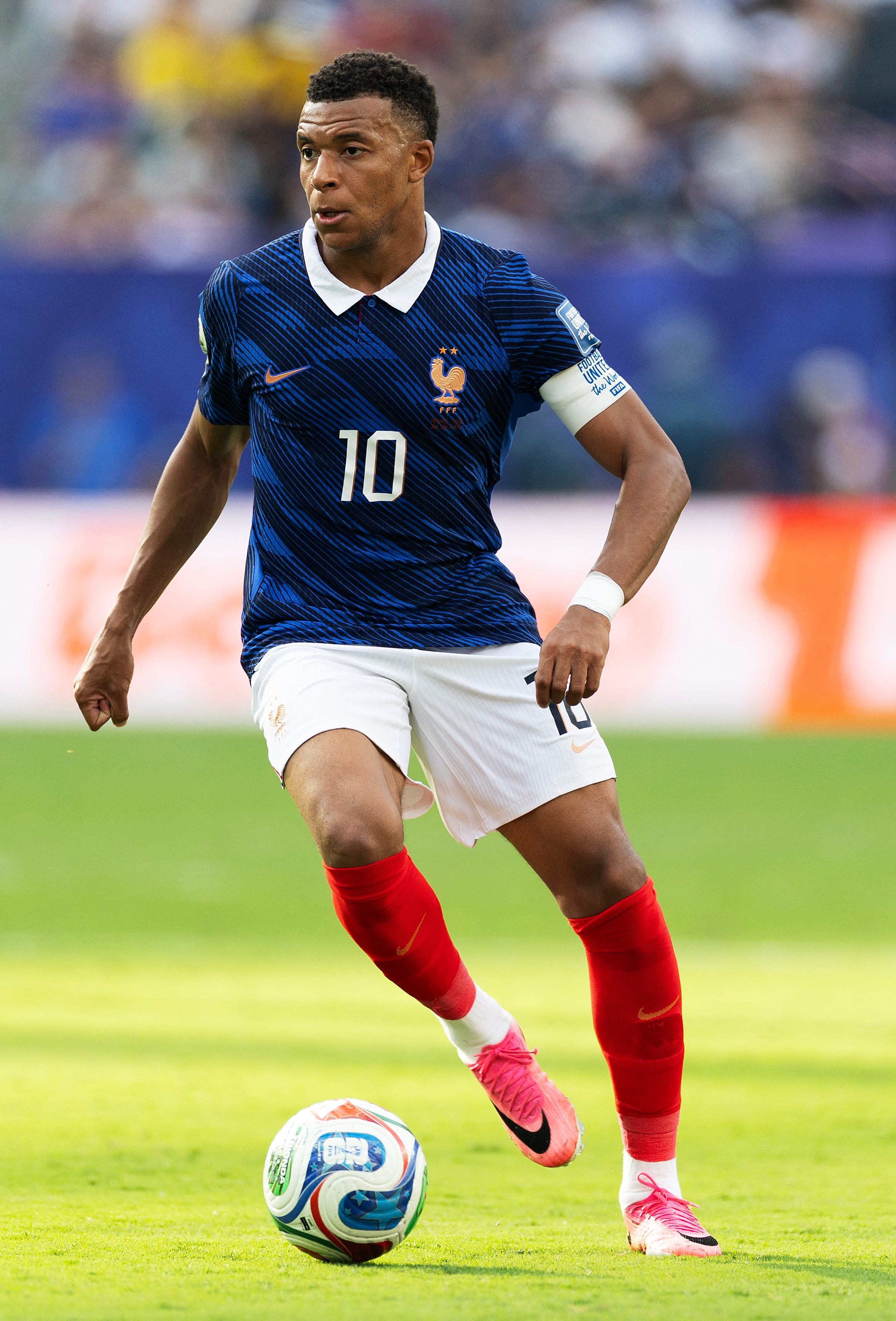 'Também sabemos jogar futebol 'sujo' e foi o que fizemos hoje', diz Mbappé após classificação da França sobre o Paraguai 3