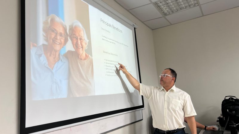Programa Conecta Longevidade abre vagas para ensinar uso de smartphones a pessoas com 55 anos ou mais em Arujá 1