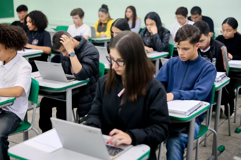1 milhão de estudantes do Programa Ensino Integral devem definir disciplinas para aulas práticas até 21 de agosto 3