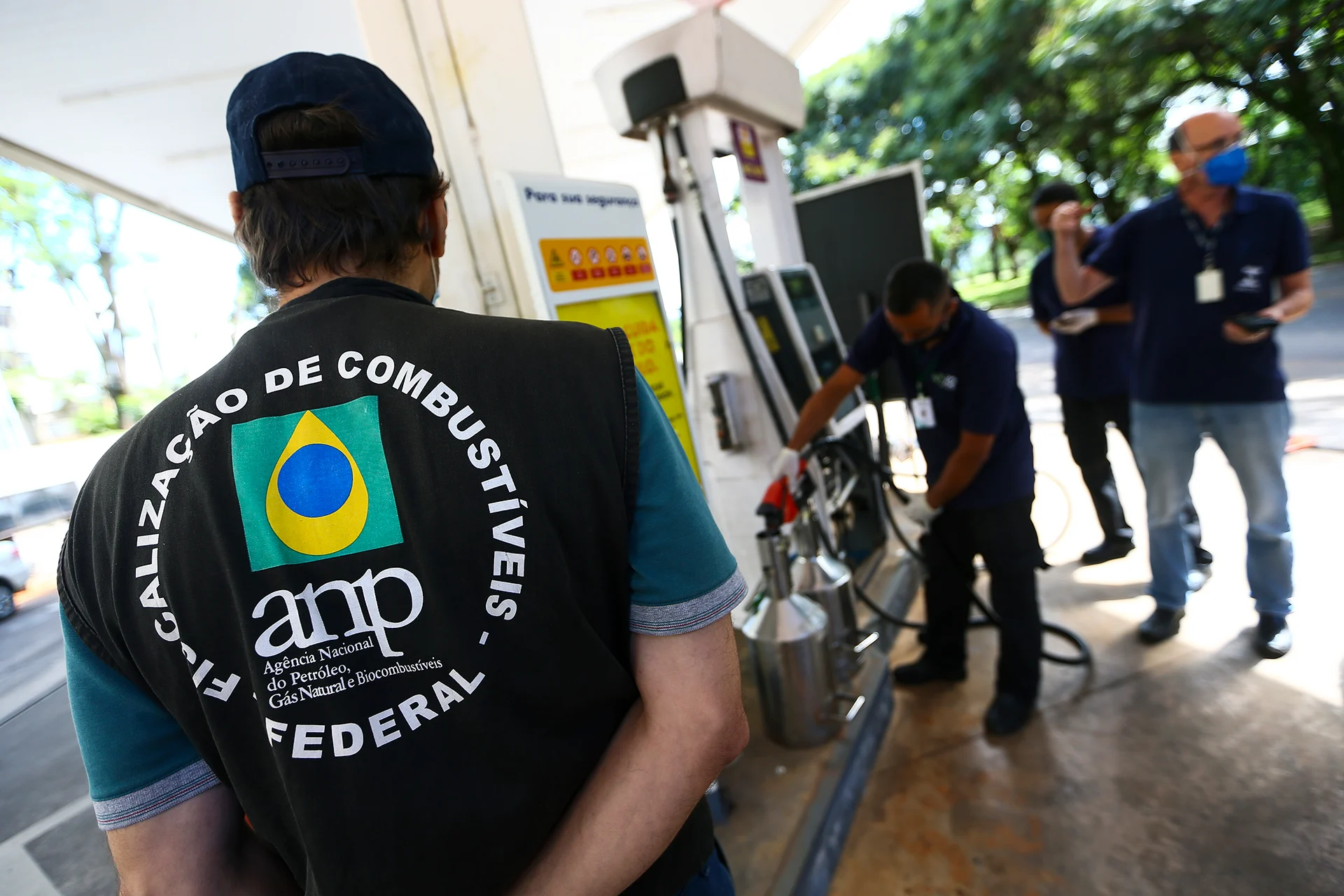 Força tarefa integrada pela Agência Nacional do Petróleo, Gás Natural e Biocombustíveis (ANP), Procon e Inmetro fiscaliza postos revendedores de combustíveis em Brasília