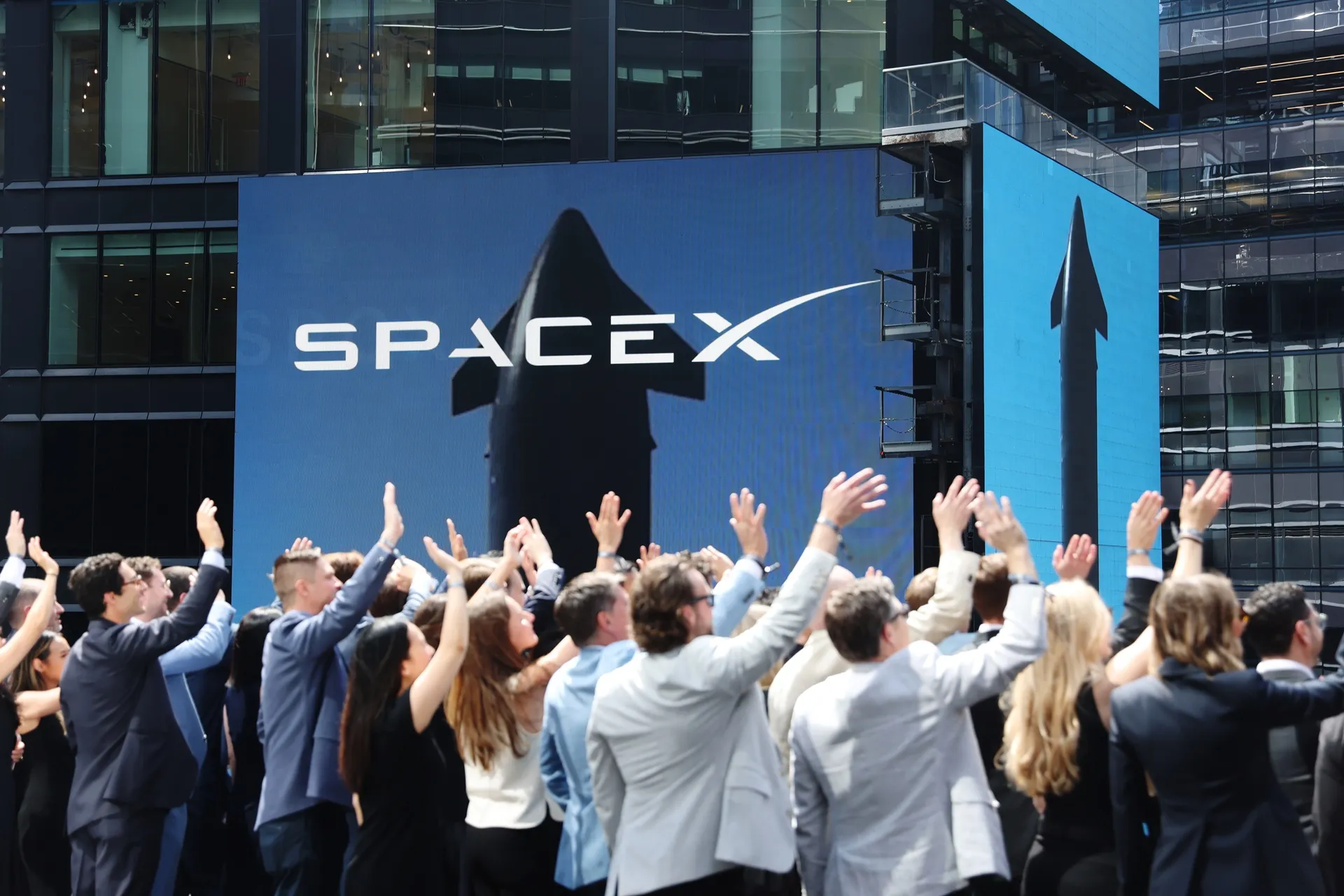 Ação da SpaceX cai após gastos maiores com IA em primeiro balanço pós-IPO 17