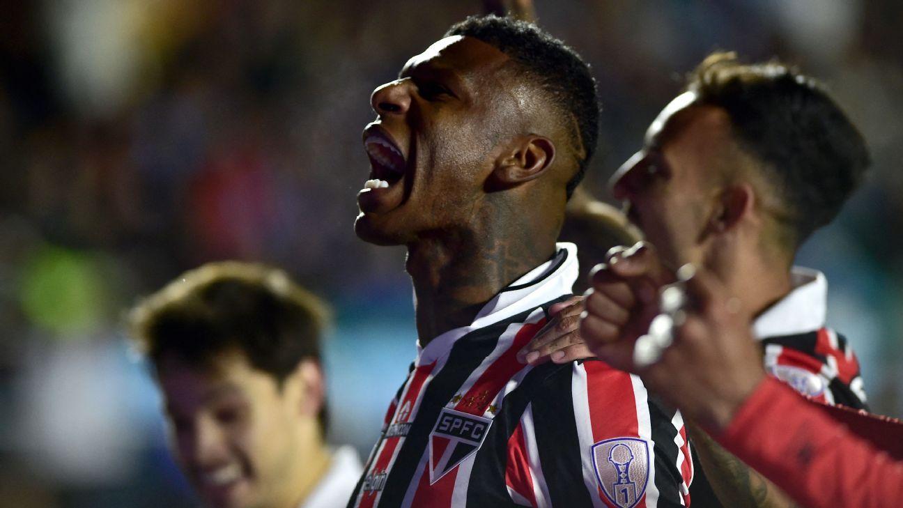 Arboleda desabafa sobre sumiço, diz que sofreu com depressão e é sincero sobre torcida do São Paulo: 'Sei que está brava comigo' 12
