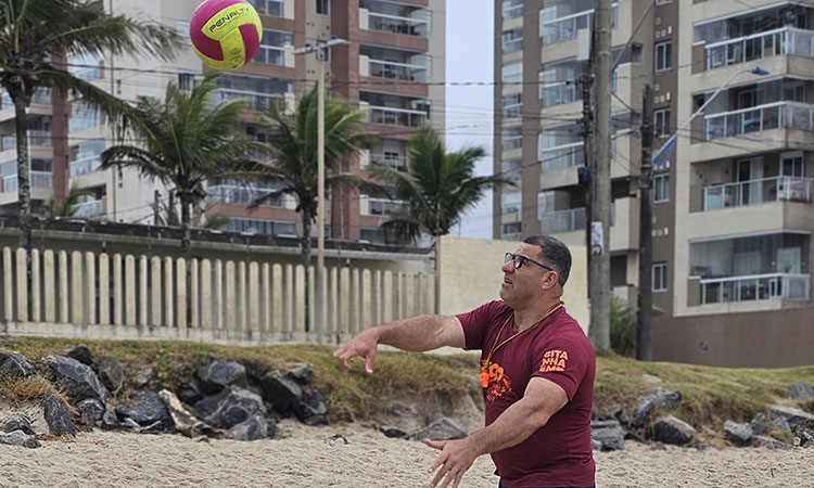 Aula gratuita de vôlei de praia e beach tennis acontece nesta sexta-feira no Cibratel 16