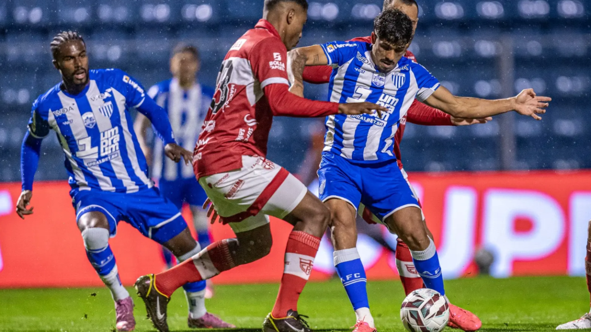 Avaí não consegue se impor na derrota para o CRB, e foi ineficiente nas chances que teve 10