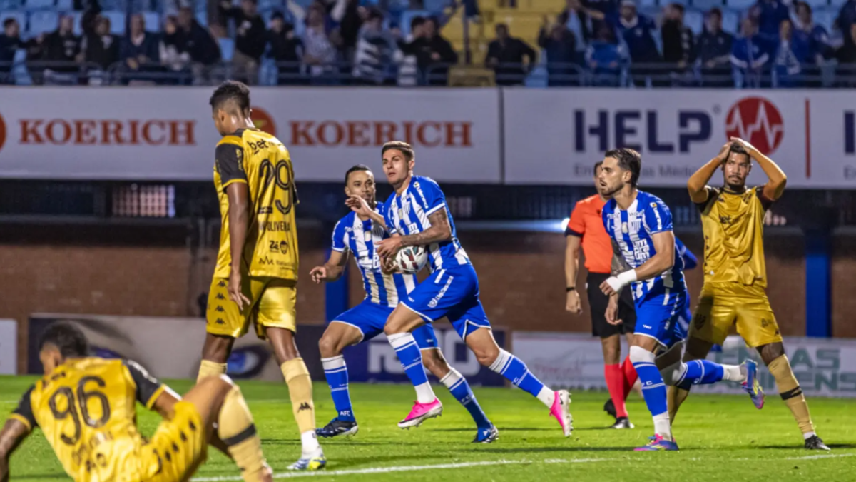 Avaí sofre, ajusta e vira o jogo: o banco fez a diferença contra o Sport 13