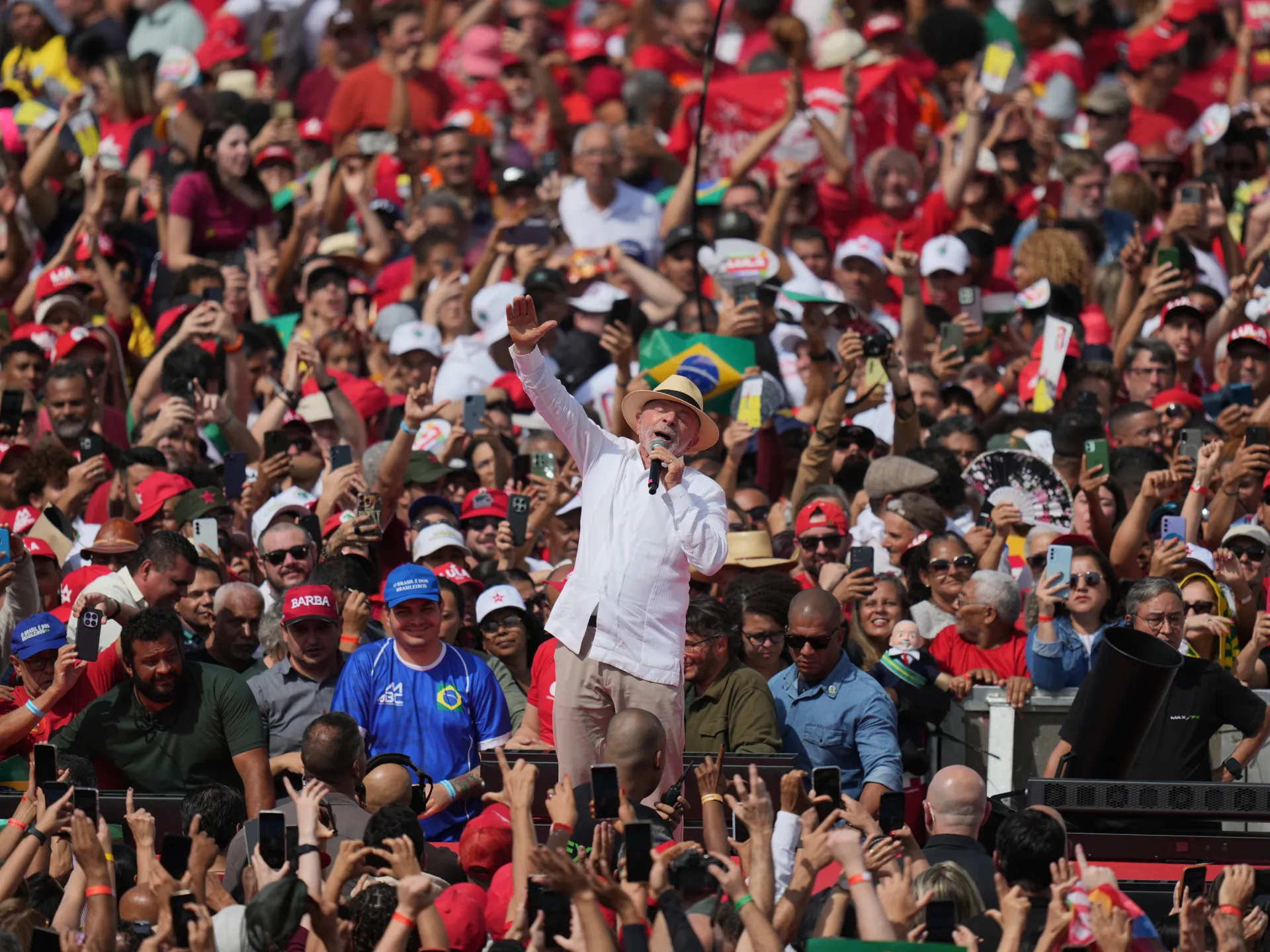Lula e Bolsonaro retornam a redutos políticos para lançar candidaturas à Presidência 7
