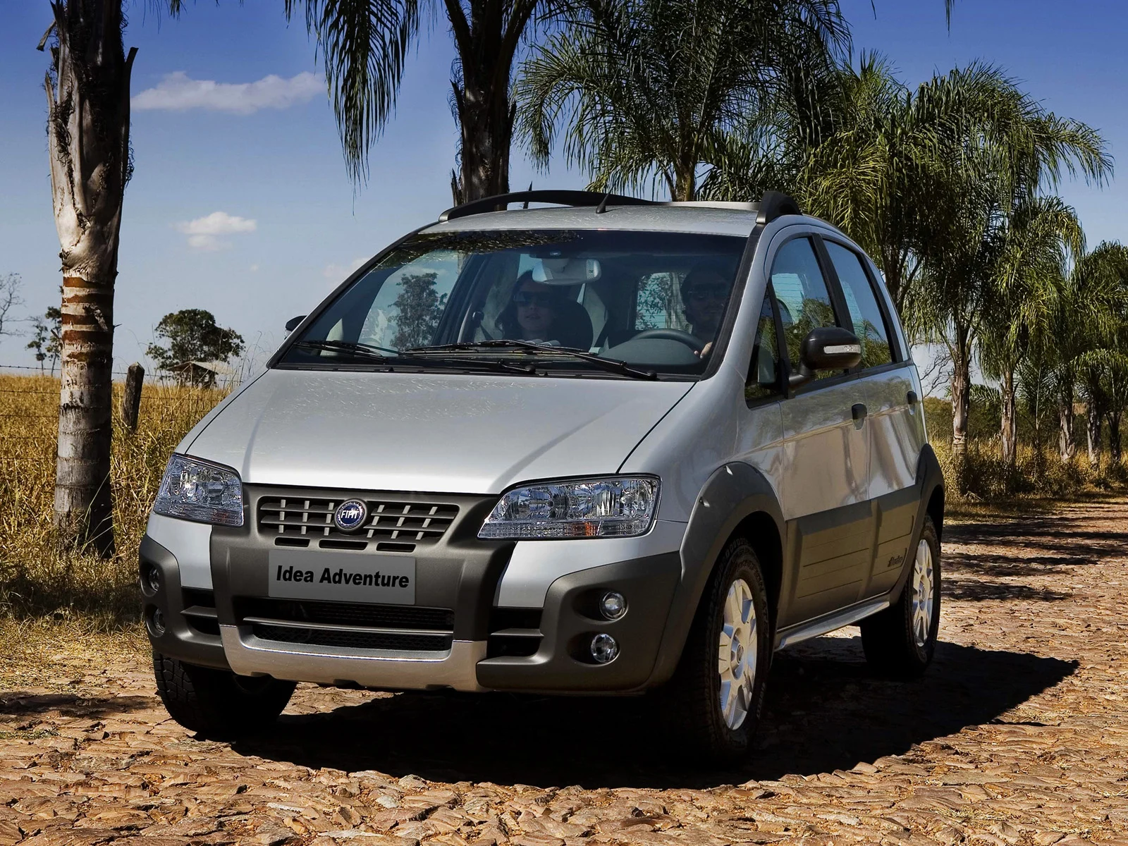 Carro usado: 10 fatos sobre a Fiat Idea Adventure 17