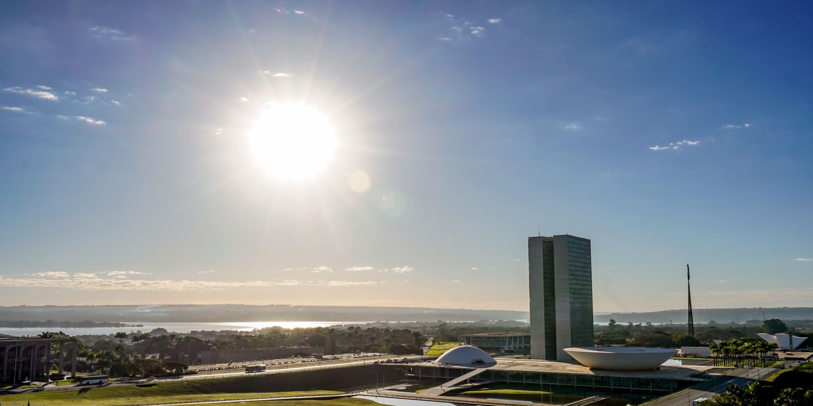 Congresso vota nesta semana fim da escala 6x1 e "taxa das blusinhas" 13