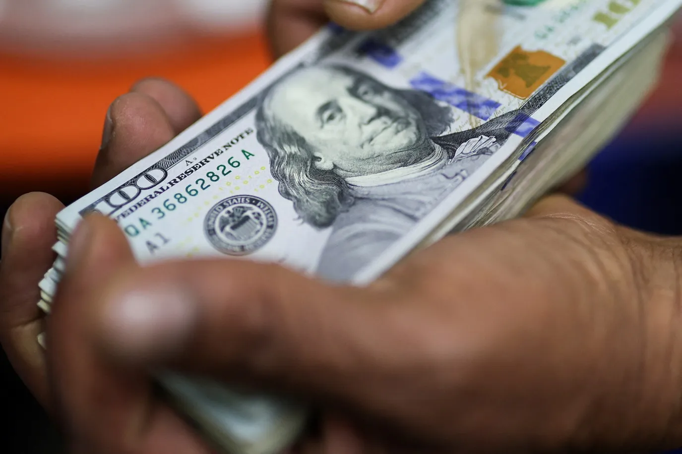 Dólar hoje opera perto da estabilidade antes de leilões do BC 3