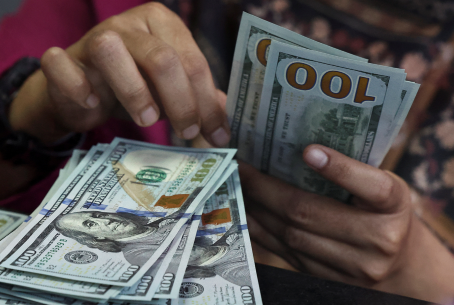 Dólar recua ante real com pesquisas eleitorais, Ptax e exterior no foco 1