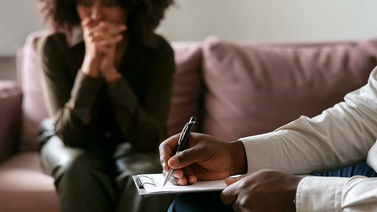 Entenda por que a depressão não tratada precocemente na mãe afeta a trajetória de adolescentes