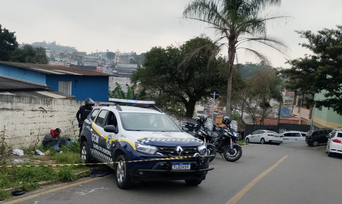 Equipe de moto ROMUCAM da GCM de Cotia detém dois indivíduos após roubo de alianças 2