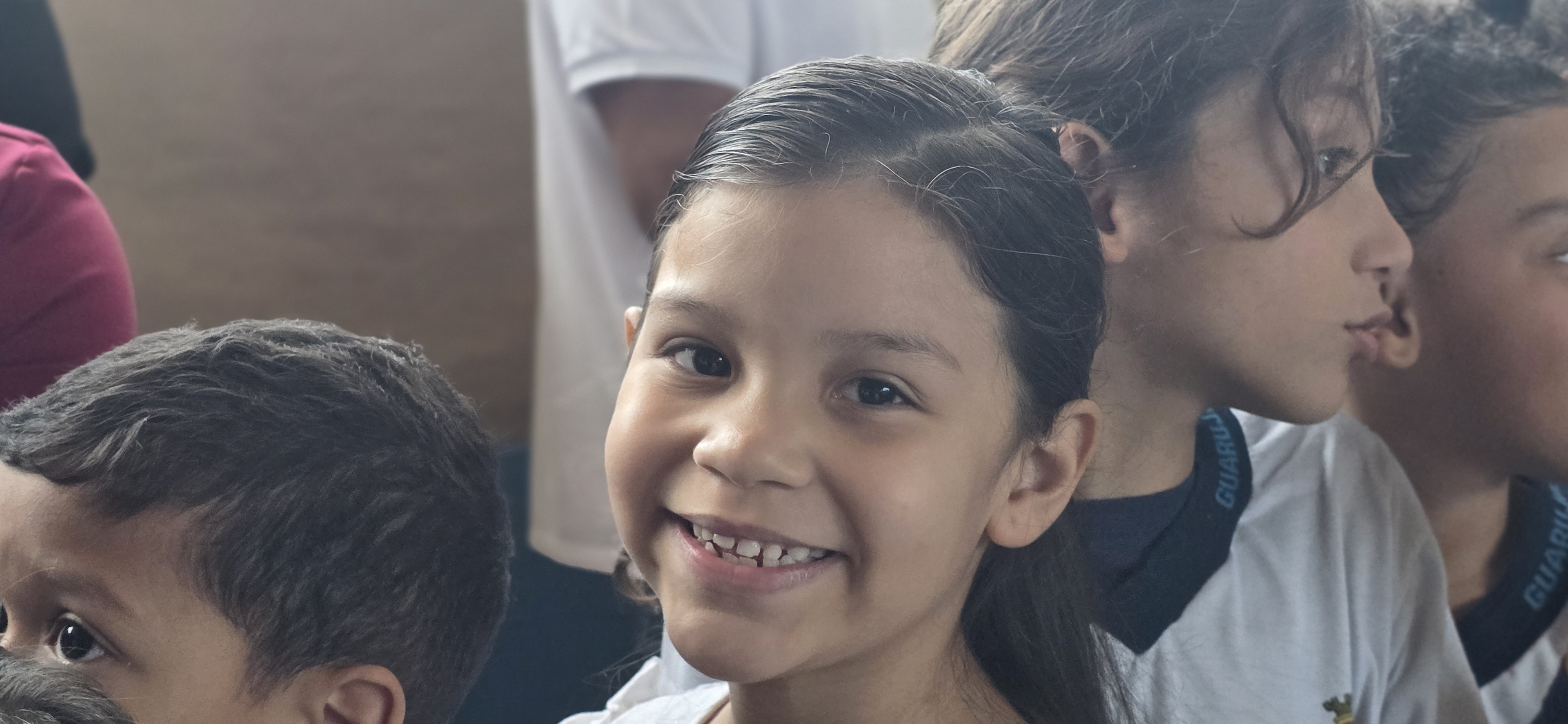 Estudantes recebem certificados e bottons do Programa Turismo na Escola