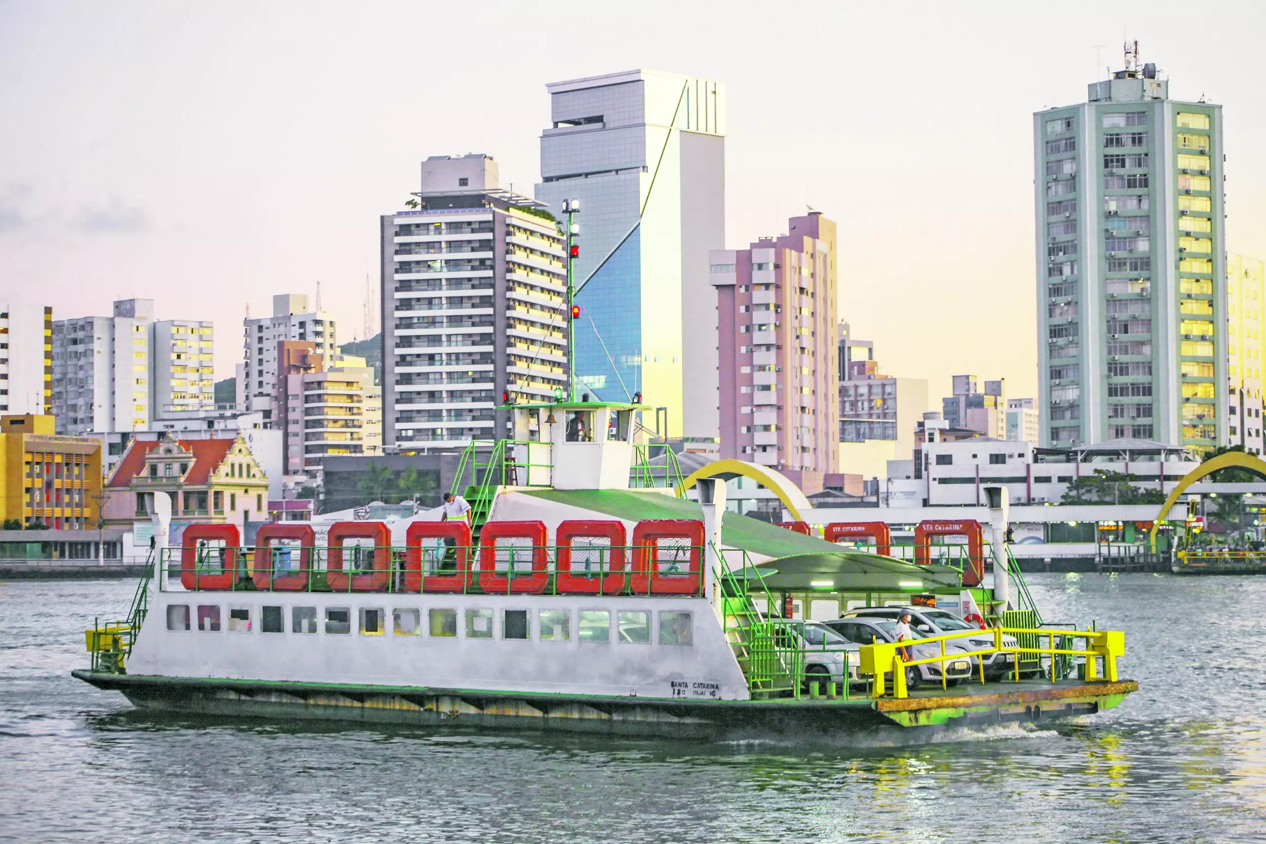 Ferry-boat entre Itajaí e Navegantes terá subsídio de SC para manter passe livre; saiba quem tem direito 3