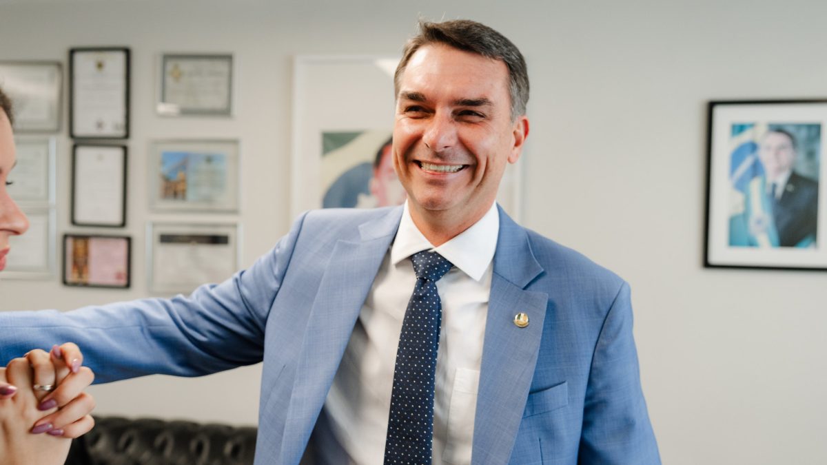 Flávio Bolsonaro ficou quase 5 vezes mais rico desde 2018 e vai às urnas em 2026 com patrimônio de R$ 8,1 milhões 24