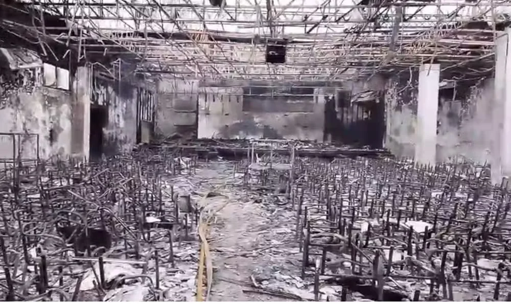 Incêndio atinge igreja da ADVEC no Recife e provoca desabamento do teto 2