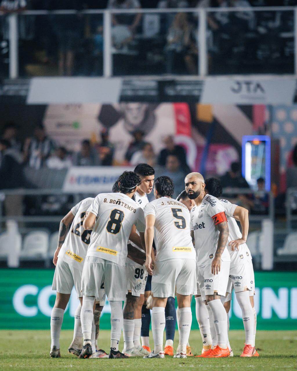 Jogando em casa, Santos FC é derrotado pelo Athletico Paranaense 10