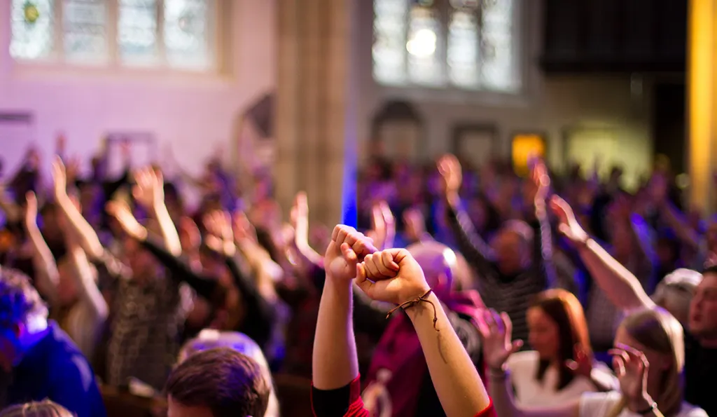 Jovens buscam mais elementos litúrgicos em cultos protestantes nos Estados Unidos 8