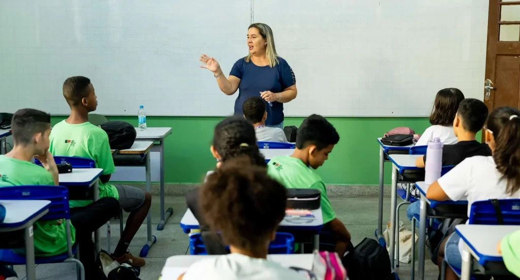 162 mil candidatos fazem neste domingo (16) provas do processo seletivo simplificado para professores do Ensino Fundamental e Médio 3