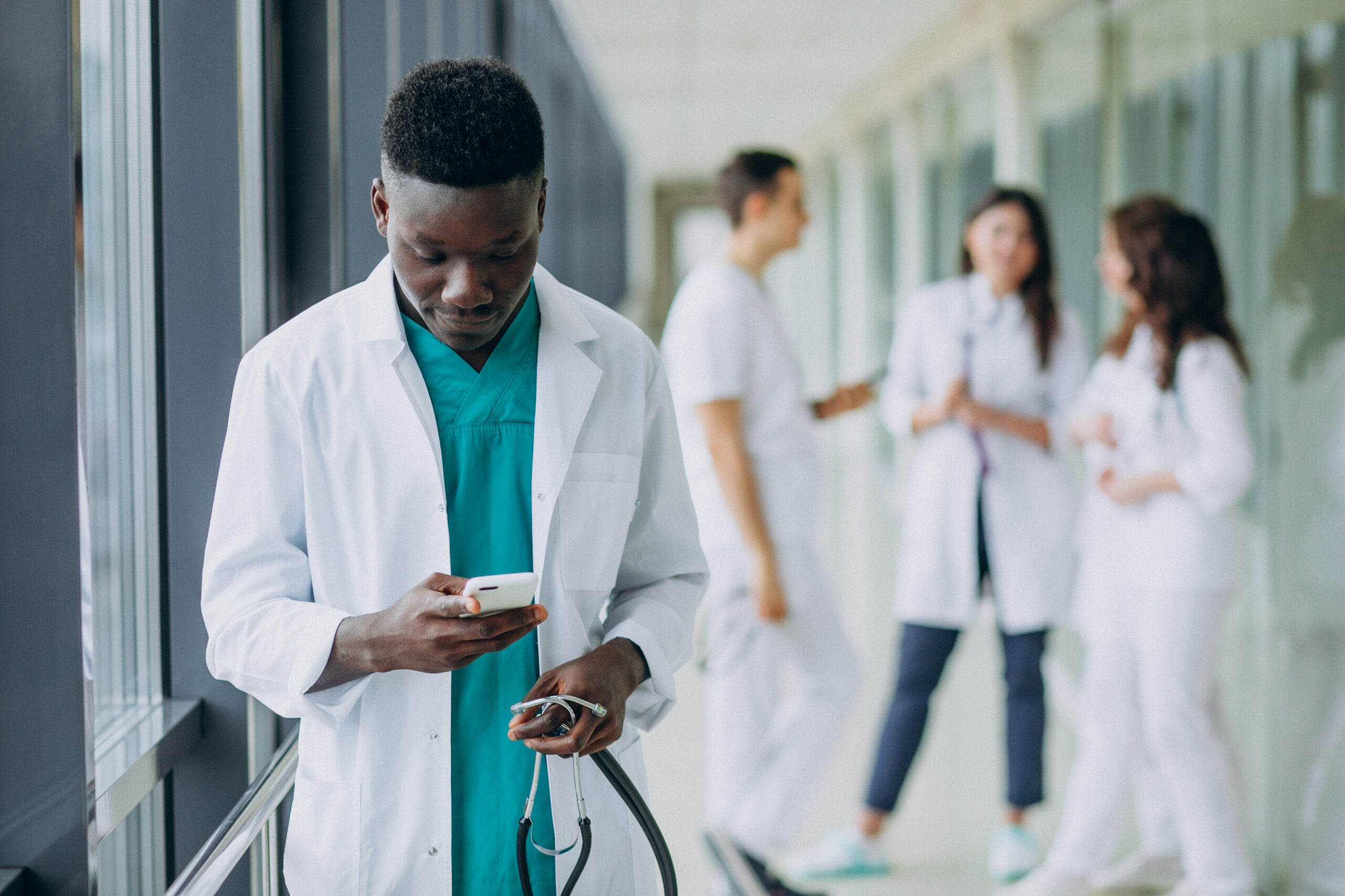 Médicos disputam plantões por mensagem enquanto o Brasil bate recorde de escolas de medicina – AMB 8